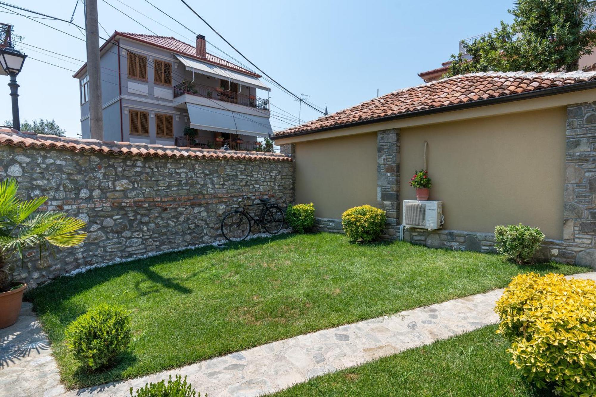Villa Zoi A Stay To Remember I Located Inside The Castle Of Elbasan, On A Historic Roman Road Via Egnatia I Homemade Breakfast Эльбасан Экстерьер фото