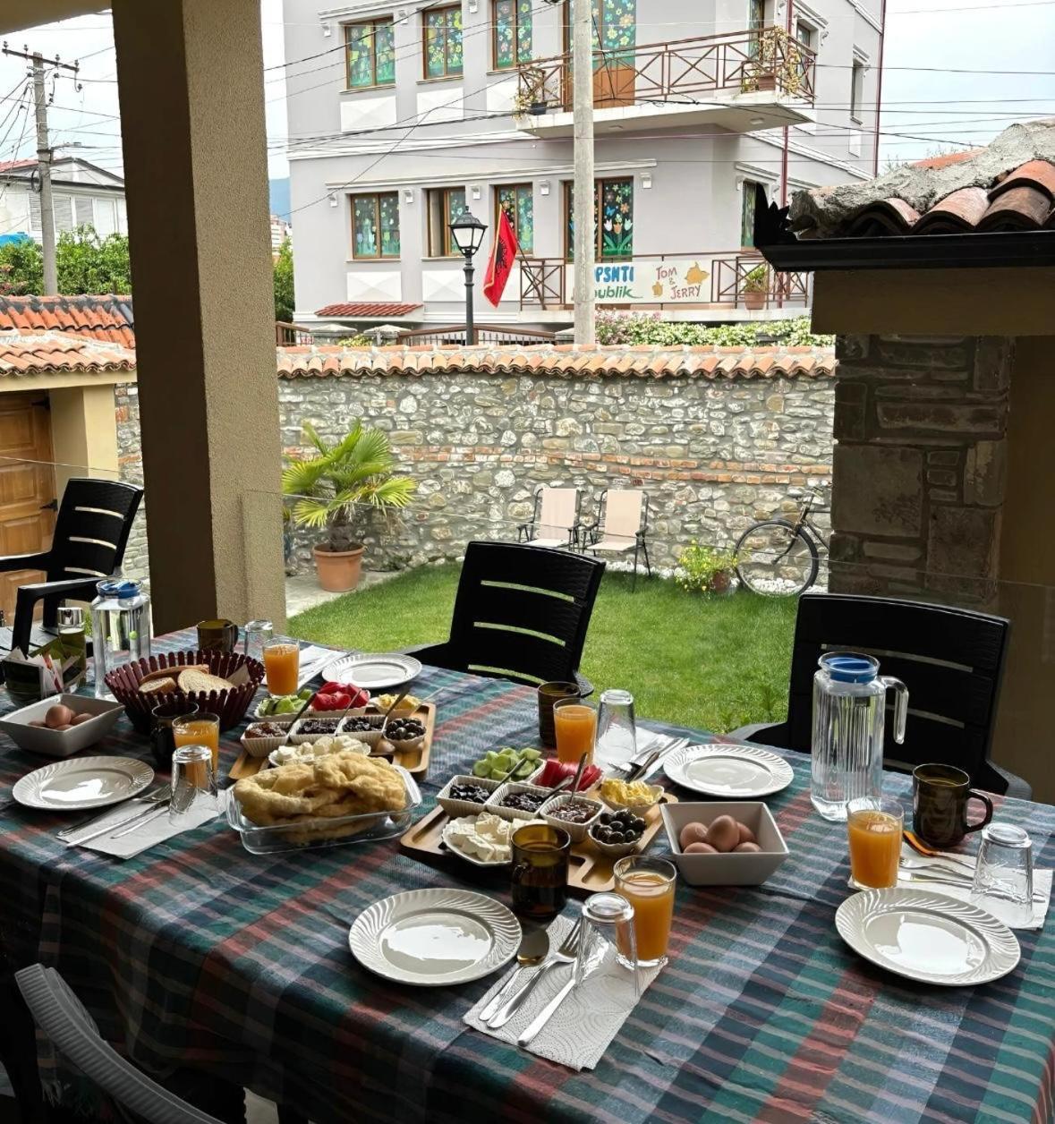Villa Zoi A Stay To Remember I Located Inside The Castle Of Elbasan, On A Historic Roman Road Via Egnatia I Homemade Breakfast Эльбасан Экстерьер фото